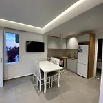 Seana Villa